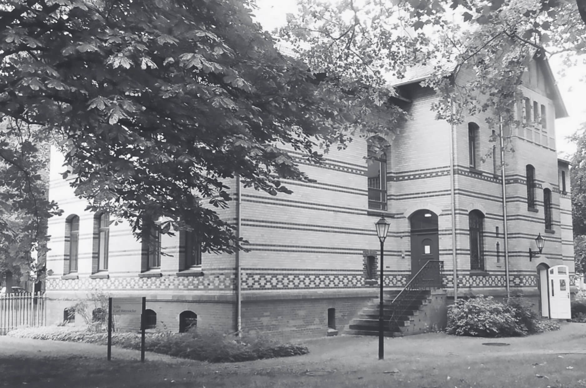 Das ehemalige Gebäude der kinder- und jugendpsychiatrischen Abteilung der Universitätsnervenklinik Halle/S., heute Sozialpsychiatrische Station „Villa Carl Wernicke“, 2017 (Foto: Maike Rotzoll).