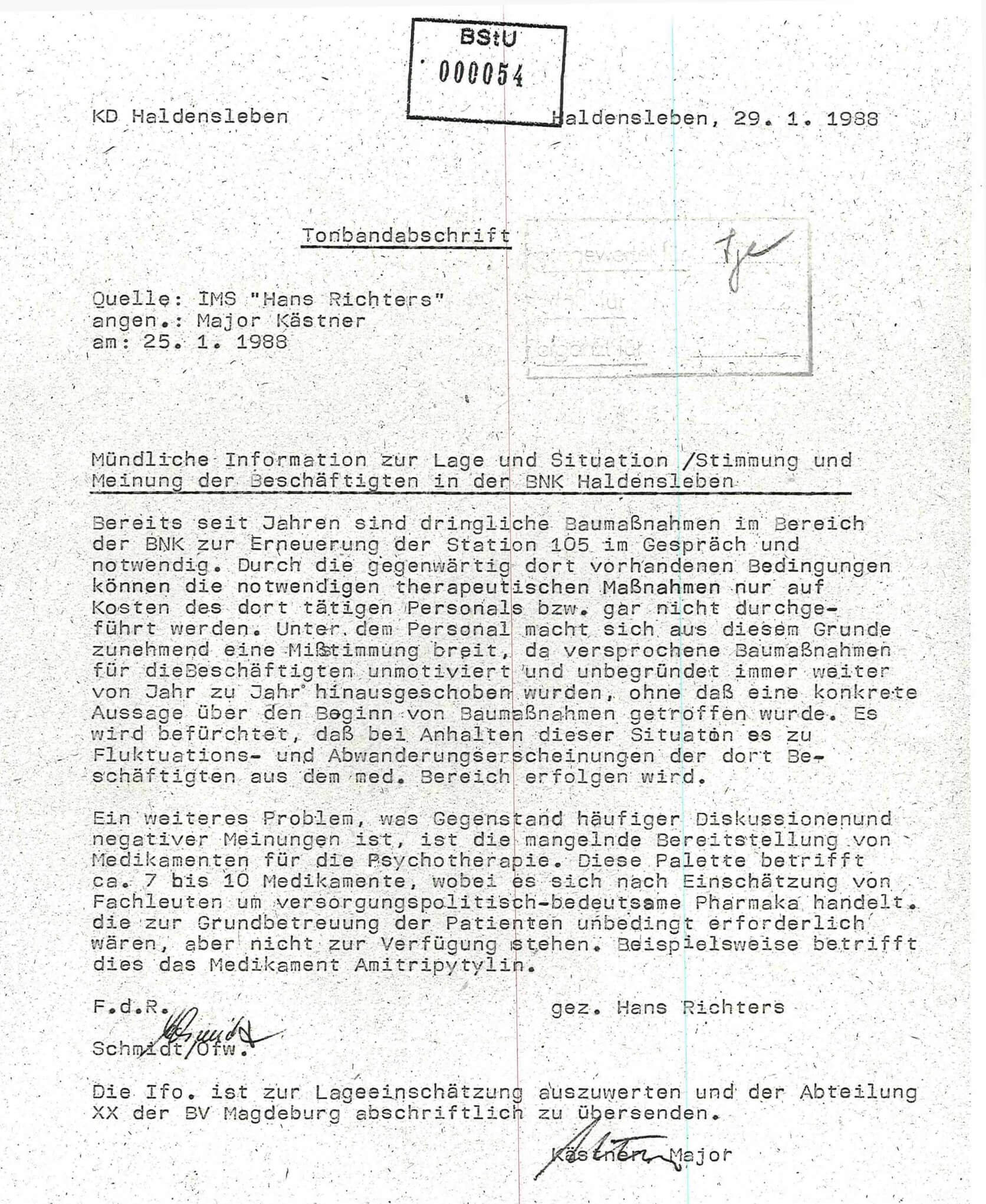 Mitteilung des IM „Hans Richters“ (Matthias Nitzsche) an die Staatssicherheit zur Situation im MKH Haldensleben und der Stimmung unter den Beschäftigten im Jahr 1988, Quelle: BArch, BStU, BV Magdeburg, KD Haldensleben Nr.132_II_Bd. 2, Bl. 54.
