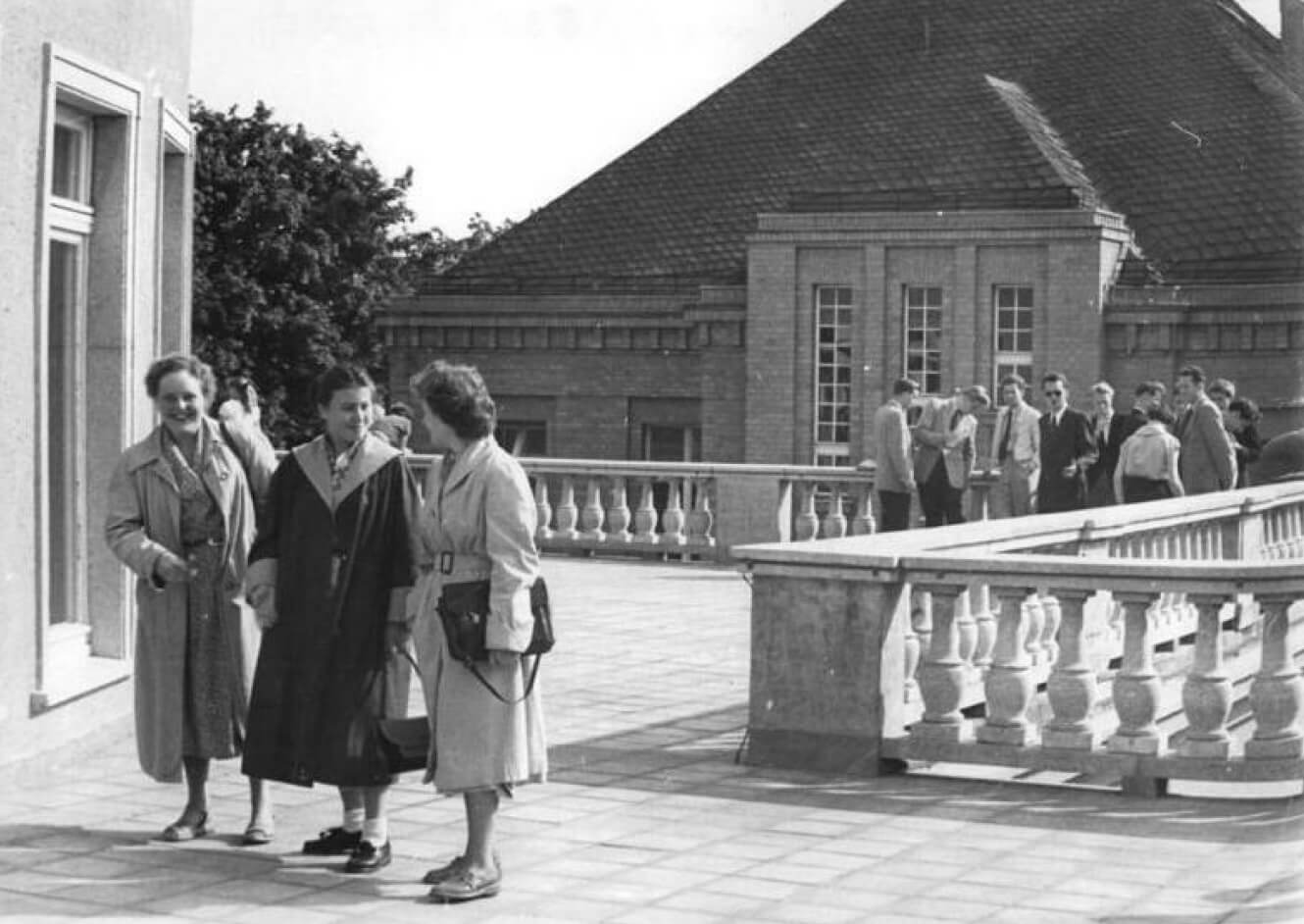 Neubau des Zentralen Hörsaals, Medizinische Akademie Magdeburg 1955, Quelle: BArch, Bild 183-32745-0002.