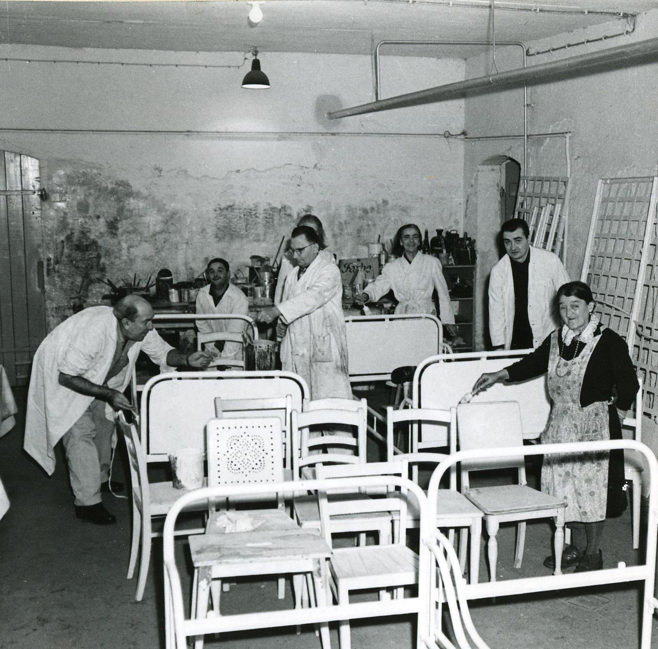 In der Malereiwerkstatt im Fachkrankenhaus für Neurologie und Psychiatrie Berlin-Lichtenberg (Herzberge), Quelle: Historisches Archiv, Evangelische Krankenhaus Königin Elisabeth Herzberge (KEH).