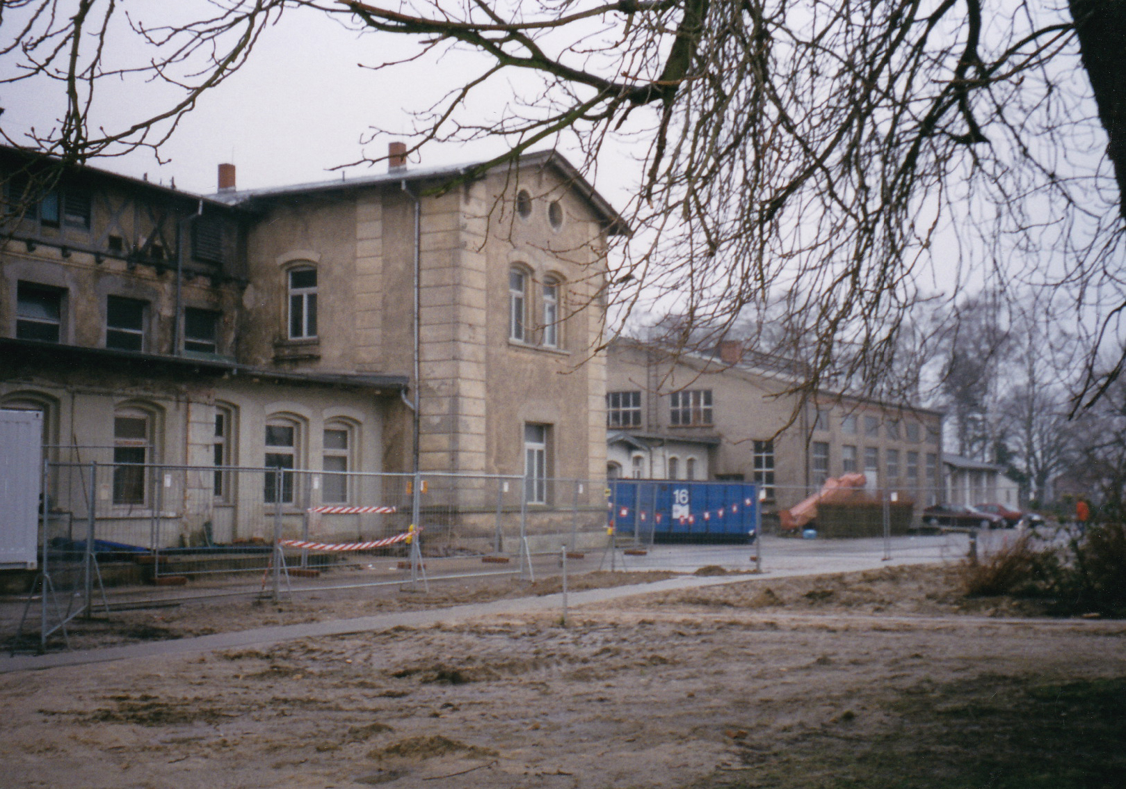 beginnende Sanierung der Gebäude der Rostocker Klinik in den 1990er Jahren, Quelle: Vorlass Klaus Ernst.